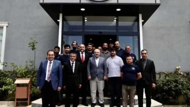 Bakan Varank Van Gölü'ndeki dip temizliği çalışmalarını inceledi