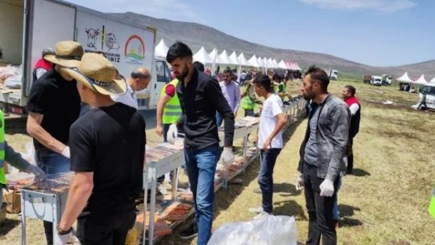 Balık Gölü Festivali'nde binlerce kişi balık keyfi yaşadı