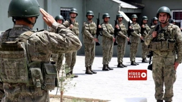 Bayramı sınır nöbetinde geçiren Mehmetçik'ten bayram mesajı var