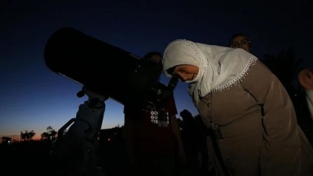 Binlerce insan Van'da  uzayın derinliklerini gözlemledi