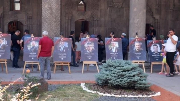 Çifte Minareli Medrese'de ཋ Temmuz Fotoğraf Sergisi' açıldı