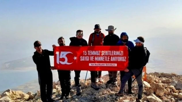 Dağcılar 15 Temmuz şehitlerini anısına Artos'a tırmandı