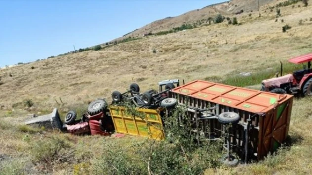 Devrilen traktörün altında kaldı!