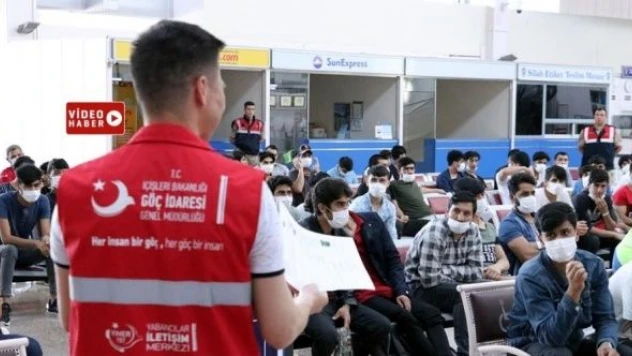 Erzurum'da Afganlar ülkelerine gönderildi