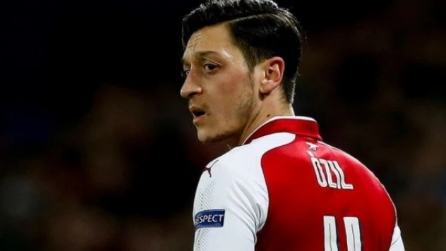 Fenerbahçe, Mesut Özil ile yolları ayırdı