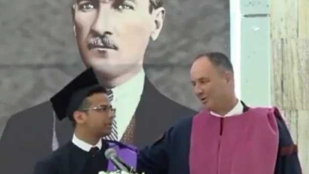 Hacettepe mezuniyette konuşan (Dr. Kaya Avşar) kim, ne dedi?