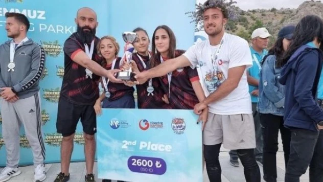 Hakkarili sporculardan göğüs kabartan başarı!