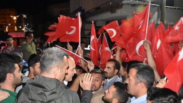 Bakan Soylu, şehit güvenlik korucularının ailelerini ziyaret etti