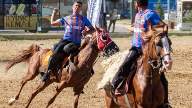 Kayısı festivaline atlı cirit gösterisi damga vurdu!