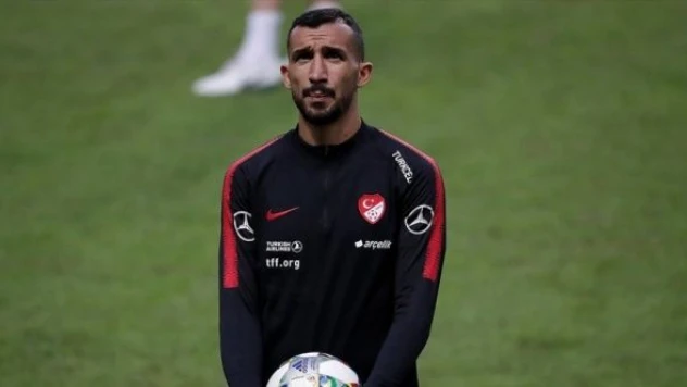 Mehmet Topal futbolculuk kariyerini sonlandırdı