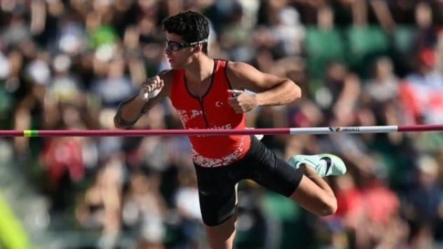 Milli atlet Ersu Şaşma, Dünya Atletizm Şampiyonası'nda finale yükseldi