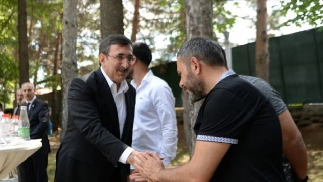 TBMM Plan ve Bütçe Komisyonu Başkanı Yılmaz, Bingöl'de bayramlaşma programlarına katıldı