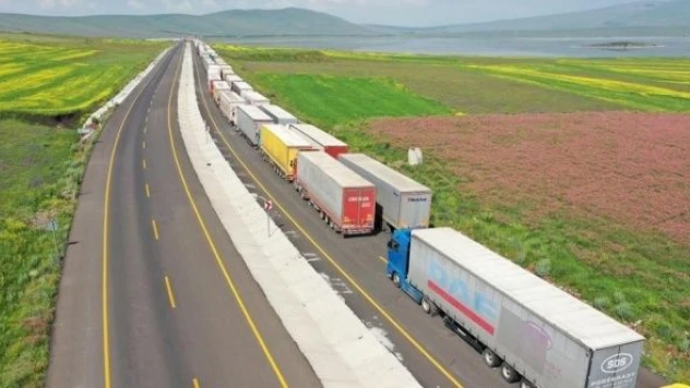 TIR sürücüleri Çıldır-Aktaş Gümrük Kapısı'nda kaldı