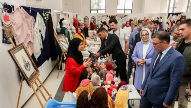 Van Büyükşehir Belediyesi kursiyerleri ürünlerini sergiledi