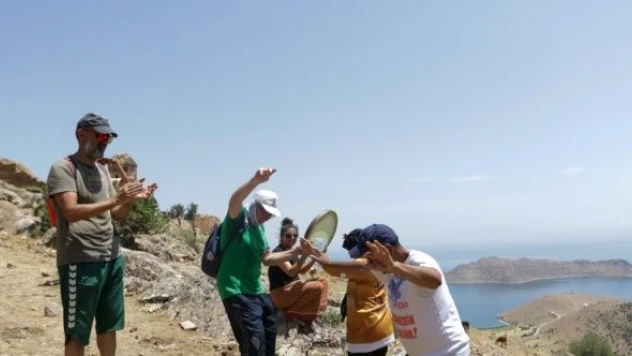 Van'da Ƈ'inci Van Denizi Yüzme Festivali' devam ediyor