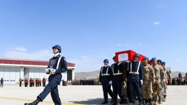 Van'da şehit olan Uzman Çavuş Bozkurt'un naaşı memleketine uğurlandı