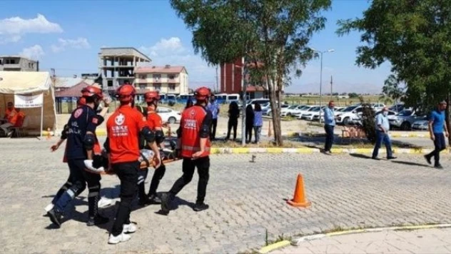 Yüksekova Devlet Hastanesi'nde nefes kesen tatbikat!