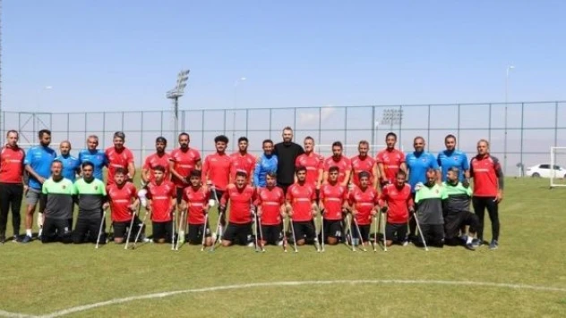 Ampute Milli Futbol Takımı Dünya Kupası'na Palandöken'e hazırlanıyor