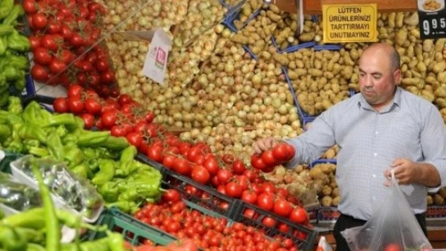Bu domatesler karın üzerinde jeotermal enerji ile yetişti