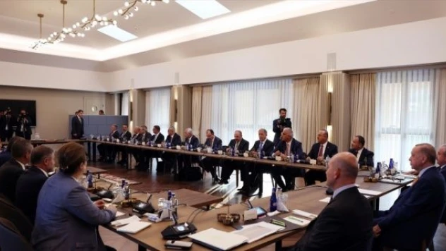 Cumhurbaşkanı Erdoğan, Ahlat'ta bölge valileriyle bir araya geldi