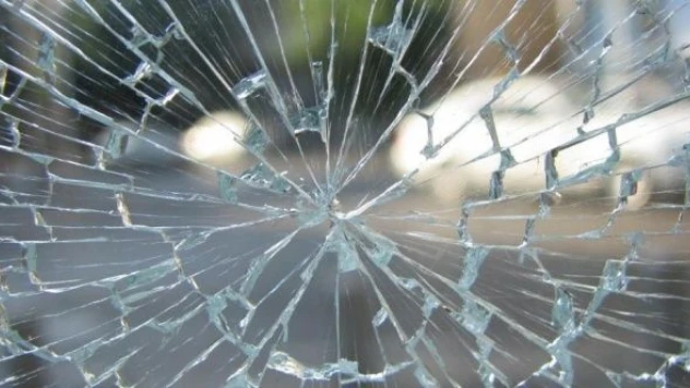 Elazığ'da otomobil şarampole uçtu!