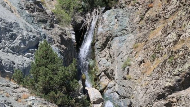Erzincan'daki gizli güzelliği 'Karacalar Şelalesi' keşfedilmeyi bekliyor