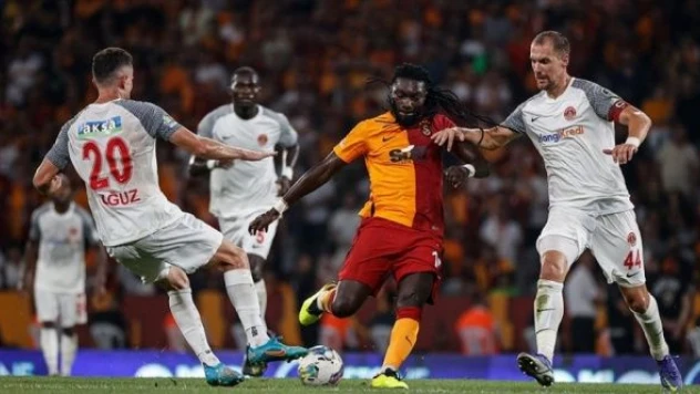 Galatasaray yine son dakikalarda Gomis ile güldü