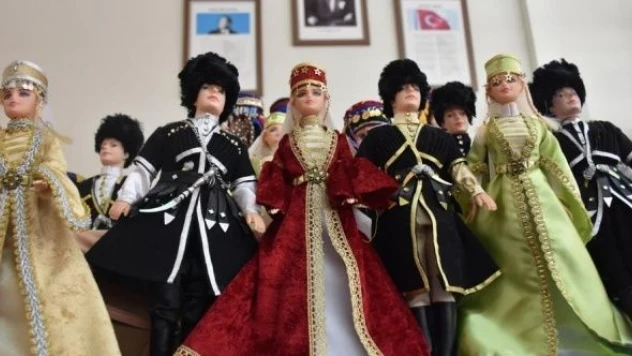 Geleneksel Kafkas giysileri oyuncak bebeklerde hayat buluyor