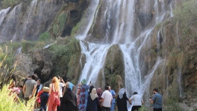 Girlevik Şelalesi turistlerin gözdesi haline geldi