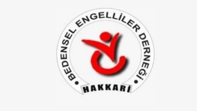 Hakkari'de engelli kız çocuğun ailesine puset hediye edildi