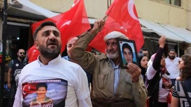 Hakkari'de evlat nöbeti devam ediyor