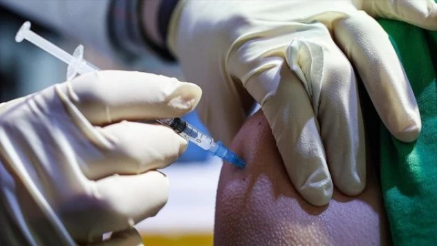 İngiltere, Moderna'nın güncellenmiş Kovid-19 hatırlatma dozuna onay verdi