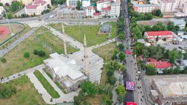 Atatürk posterli Kerbela anması