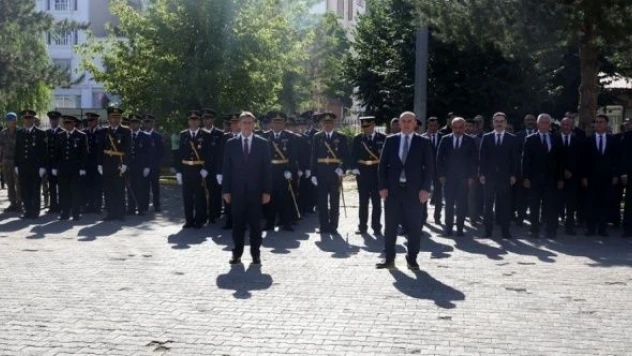 Muş'ta 30 Ağustos Zafer Bayramı düzenlenen törenlerle kutlandı
