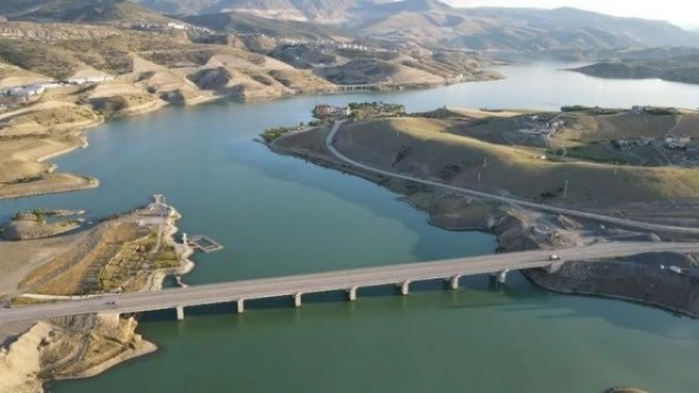 Su kayağı ve tekne turu meraklılarının gözdesi İliç Millet Bahçesi!