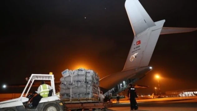 Türkiye'nin yardım malzemelerini taşıyan uçaklar Pakistan'a ulaştı