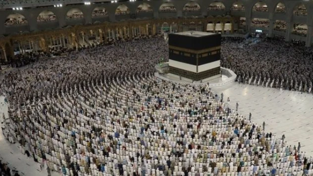 Kabe'nin etrafındaki bariyerler kaldırıldı