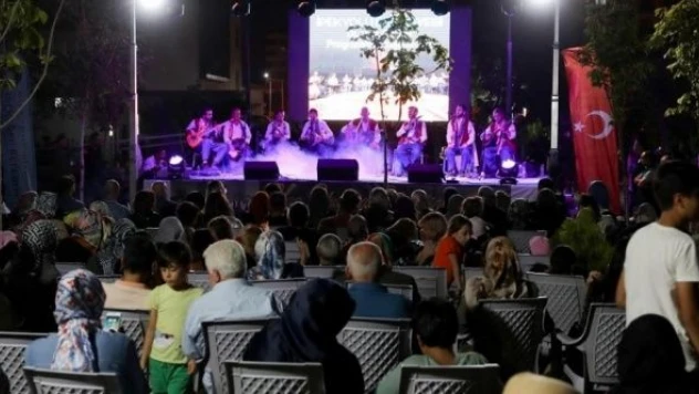 Van'da oturma geceleri devam ediyor!