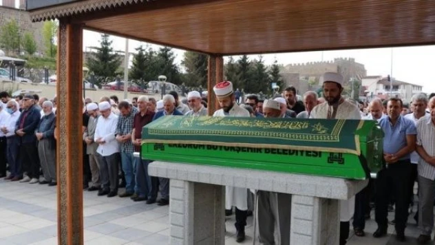 Eski milli boksör Cazim Vuraler'in cenazesi Erzurum'da toprağa verildi