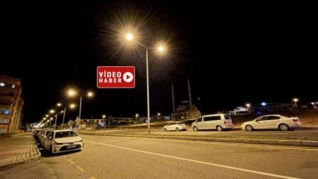 Bingöl'de deprem anı güvenlik kamerasına yansıdı