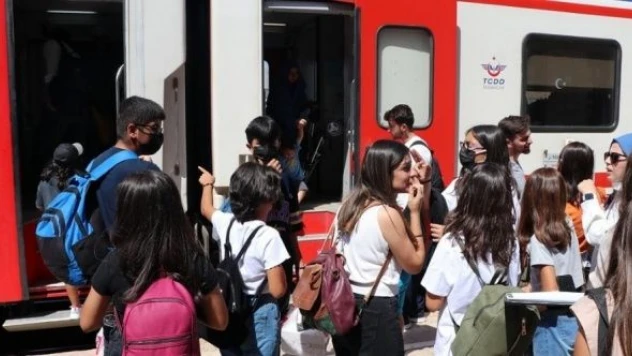 Çocukların resimleri Doğu Ekspresi'nde gerçeğe dönüştü