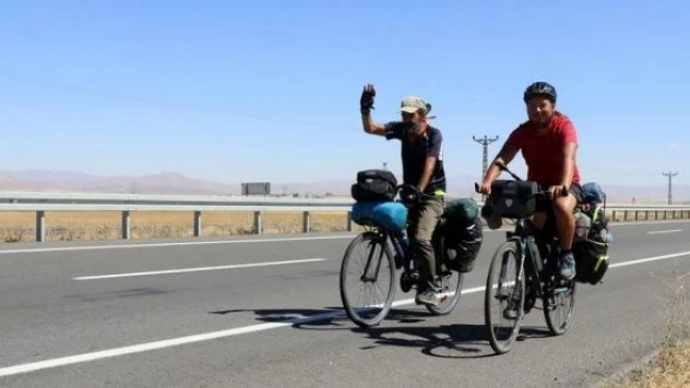 Doğaseverler İstanbul'dan Ağrı'ya pedal çevirdiler