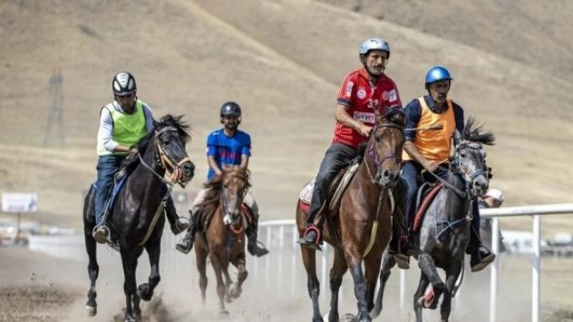 Erzurum'da ƈ'inci Geleneksel Rahvan At Yarışları' düzenlendi
