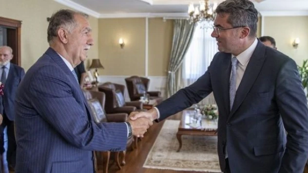 Erzurum'da 79 yaşındaki elektrik ustası 'yılın ahisi' seçildi