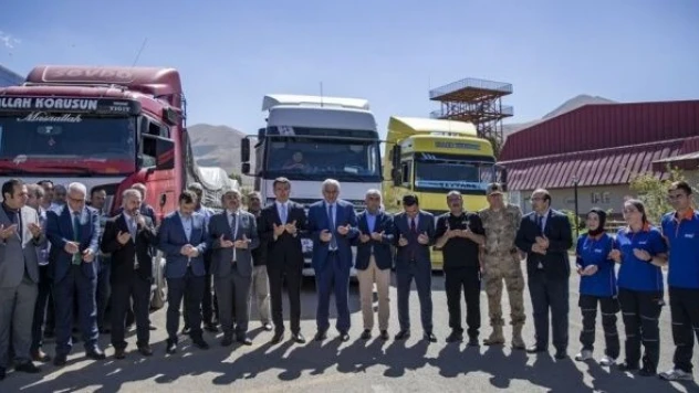 Erzurum'dan Pakistan'a 4 yardım TIR'ı gönderildi