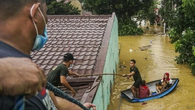 Noru Tayfunu nedeniyle binlerce kişi tahliye edildi!