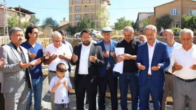 Hakkari'de yeni yapılacak caminin temeli atıldı