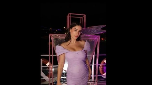 Hazal Kaya'dan yeni hamilelik pozu