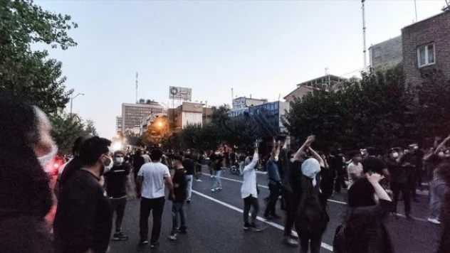 Mahsa Amini için yapılan gösterilerde ölü sayısı 35'e çıktı İran devlet televizyonuna göre