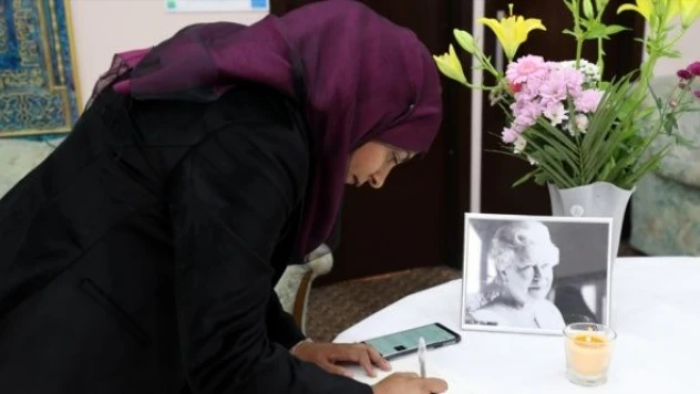 Kraliçe Elizabeth'in vefatı nedeniyle Londra Merkez Camisi'nde anma töreni düzenlendi